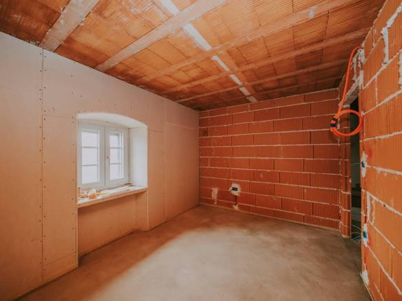 poreč okolica djelomično renovirana kamena kuća u nizu sa puno potencijala