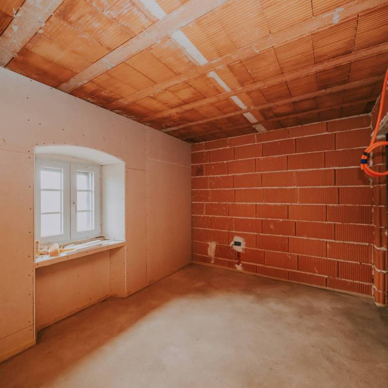 poreč okolica djelomično renovirana kamena kuća u nizu sa puno potencijala