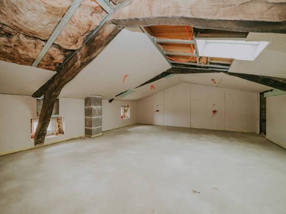 poreč okolica djelomično renovirana kamena kuća u nizu sa puno potencijala