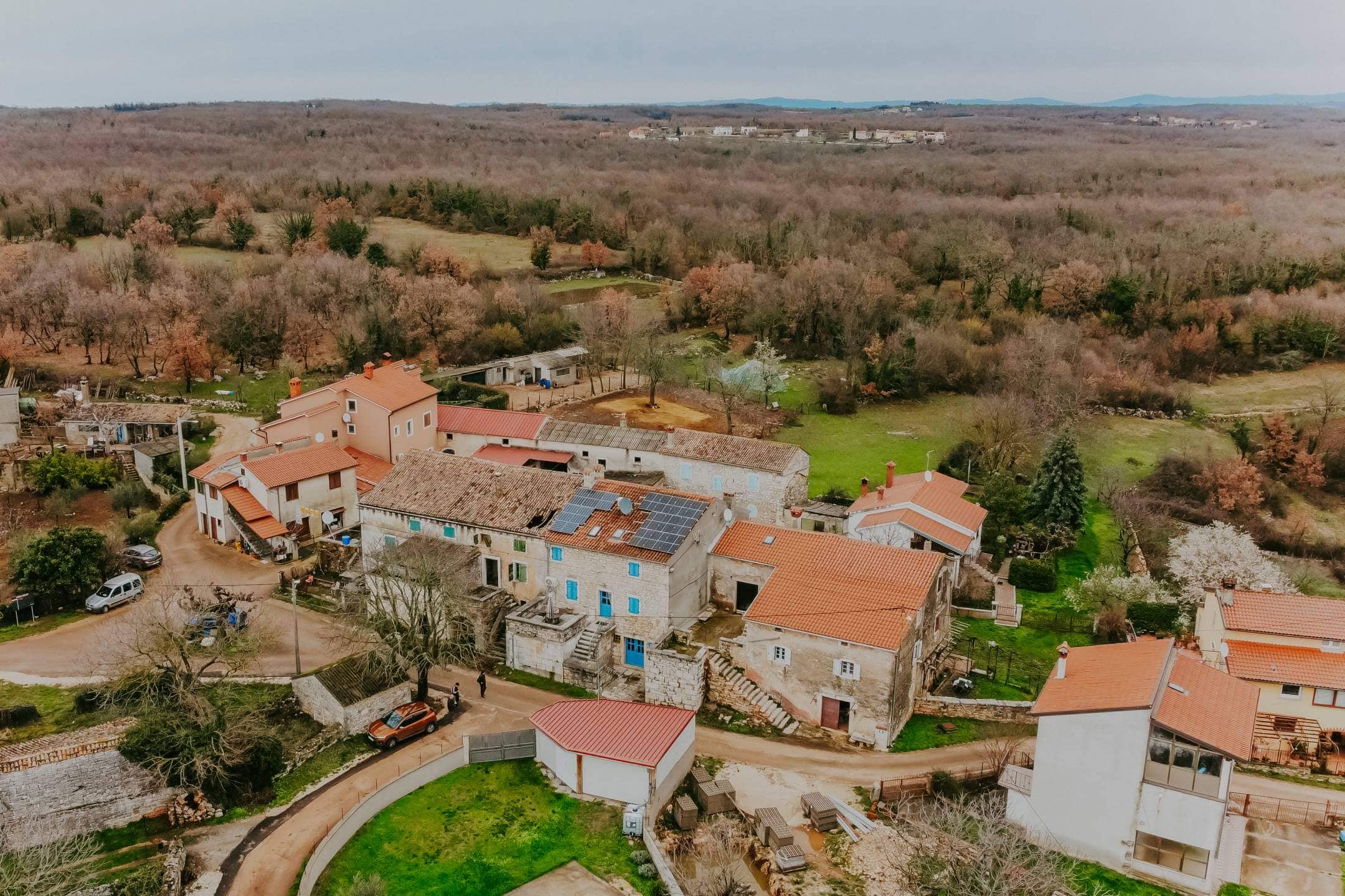 poreč okolica djelomično renovirana kamena kuća u nizu sa puno potencijala poreč okolica djelomično renovirana kamena kuća u nizu sa puno potencijala