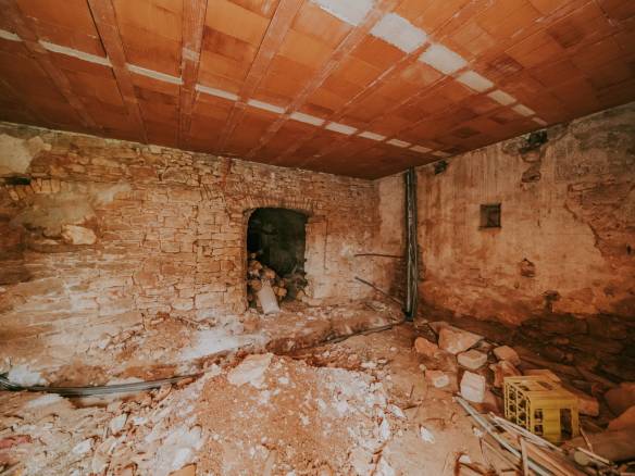 poreč okolica djelomično renovirana kamena kuća u nizu sa puno potencijala