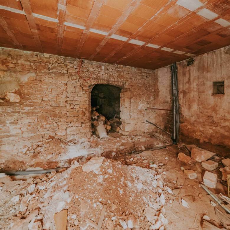 poreč okolica djelomično renovirana kamena kuća u nizu sa puno potencijala