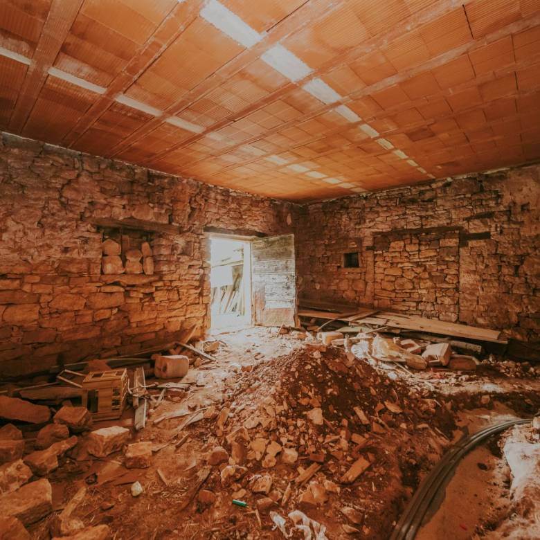 poreč okolica djelomično renovirana kamena kuća u nizu sa puno potencijala