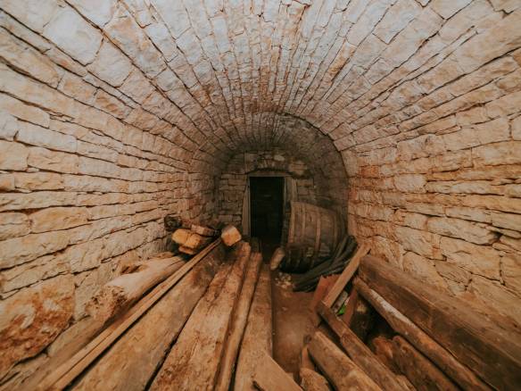 poreč okolica djelomično renovirana kamena kuća u nizu sa puno potencijala