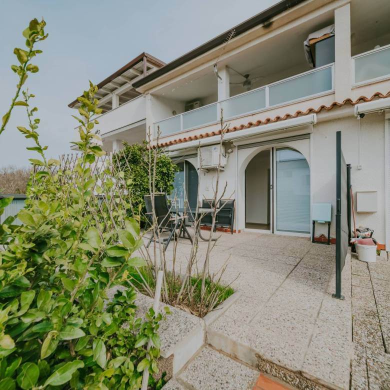 umag valica renovated apartment on the ground floor with a garden