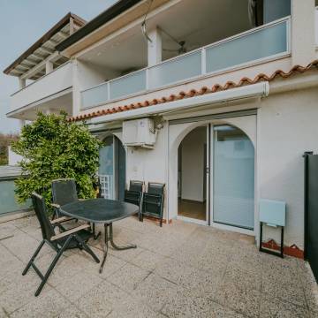 umag valica renoviran stan u prizemlju sa vrtom