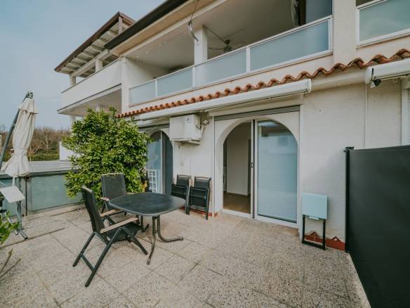 umag valica renovated apartment on the ground floor with a garden