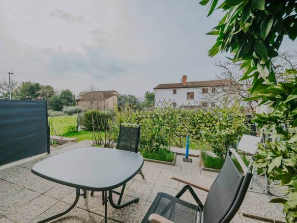 umag valica renovated apartment on the ground floor with a garden