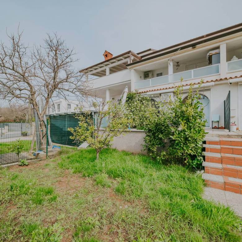 umag valica renovated apartment on the ground floor with a garden