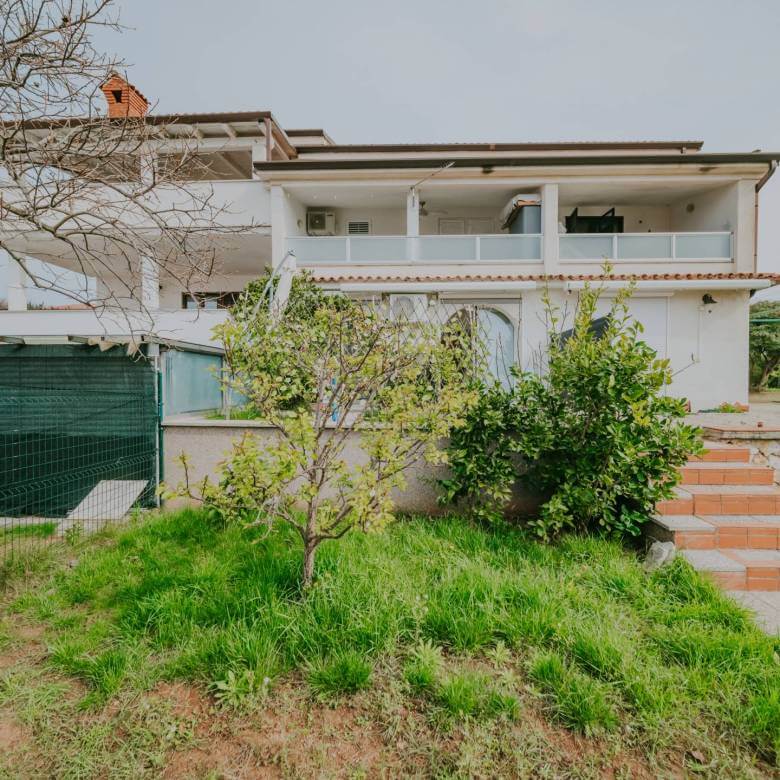 umag valica renovated apartment on the ground floor with a garden