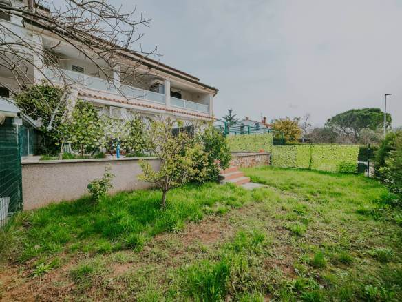 umag valica renovated apartment on the ground floor with a garden