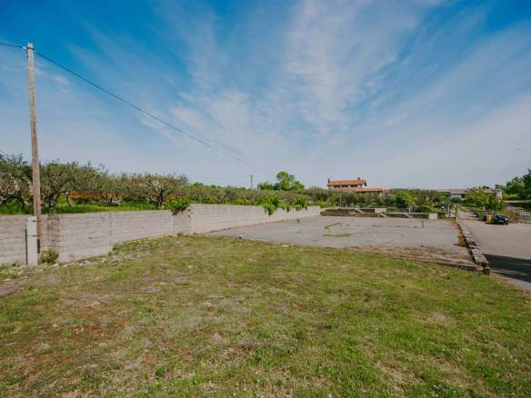 Кастель, земельный участок под застройку в отличном месте