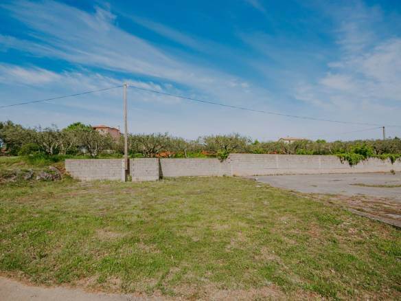 Кастель, земельный участок под застройку в отличном месте