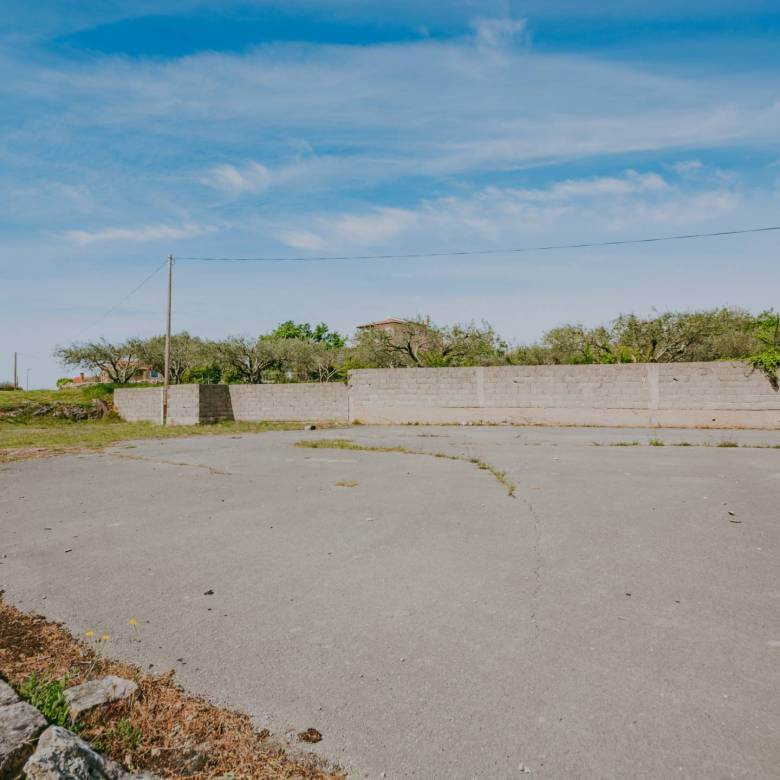 Кастель, земельный участок под застройку в отличном месте