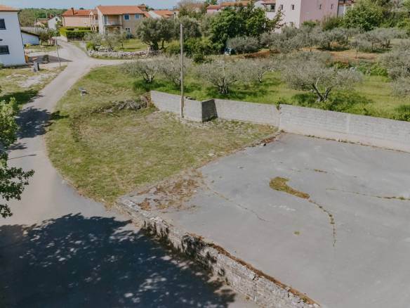 Кастель, земельный участок под застройку в отличном месте