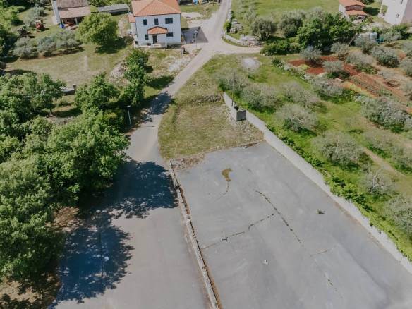 Кастель, земельный участок под застройку в отличном месте