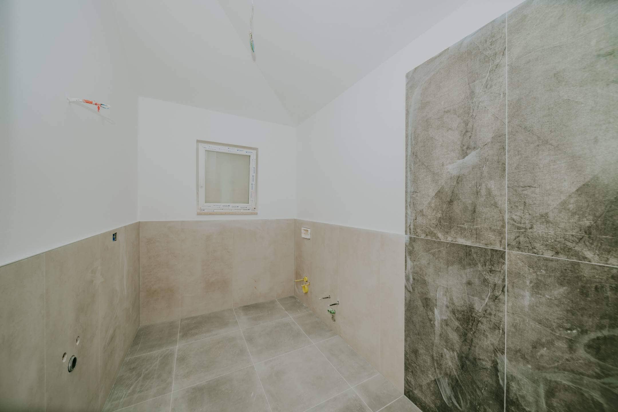 kaštel kuća u novogradnji sa bazenom i pogledom na more