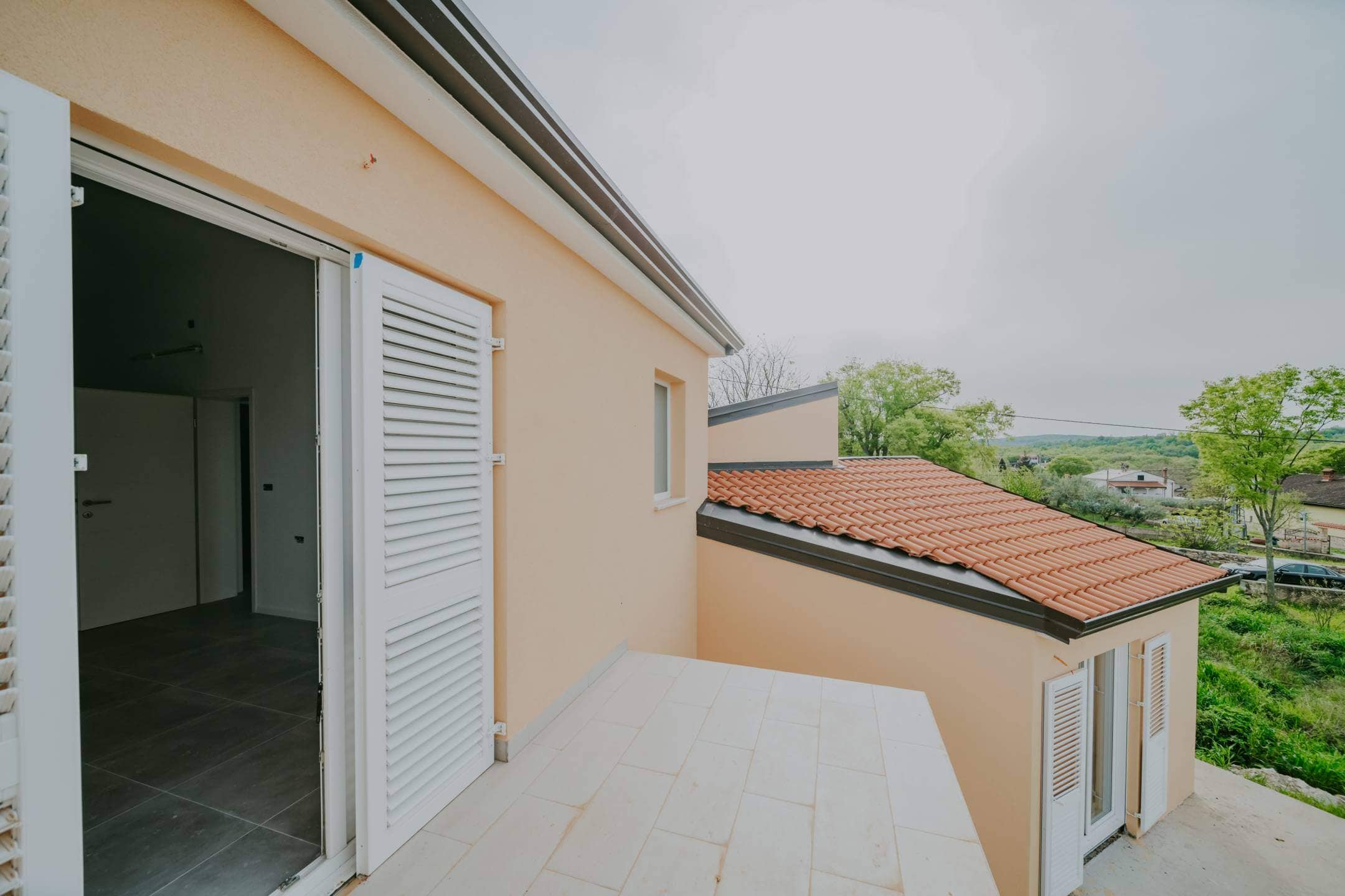 kaštel kuća u novogradnji sa bazenom i pogledom na more