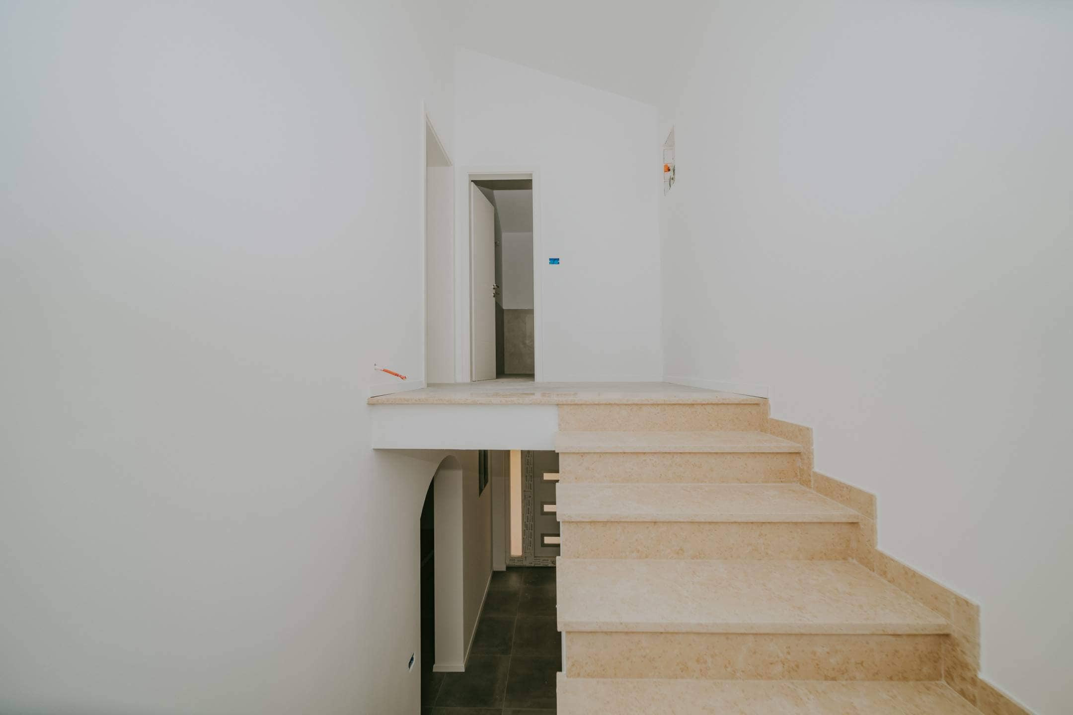 kaštel kuća u novogradnji sa bazenom i pogledom na more