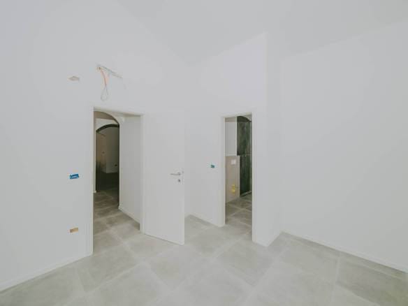 kastel hiša v novogradnji z bazenom in pogledom na morje