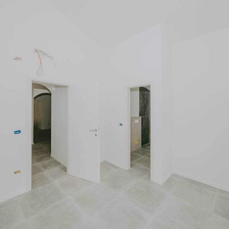 kastel hiša v novogradnji z bazenom in pogledom na morje