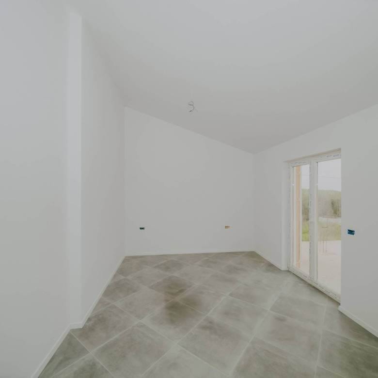 kastel hiša v novogradnji z bazenom in pogledom na morje