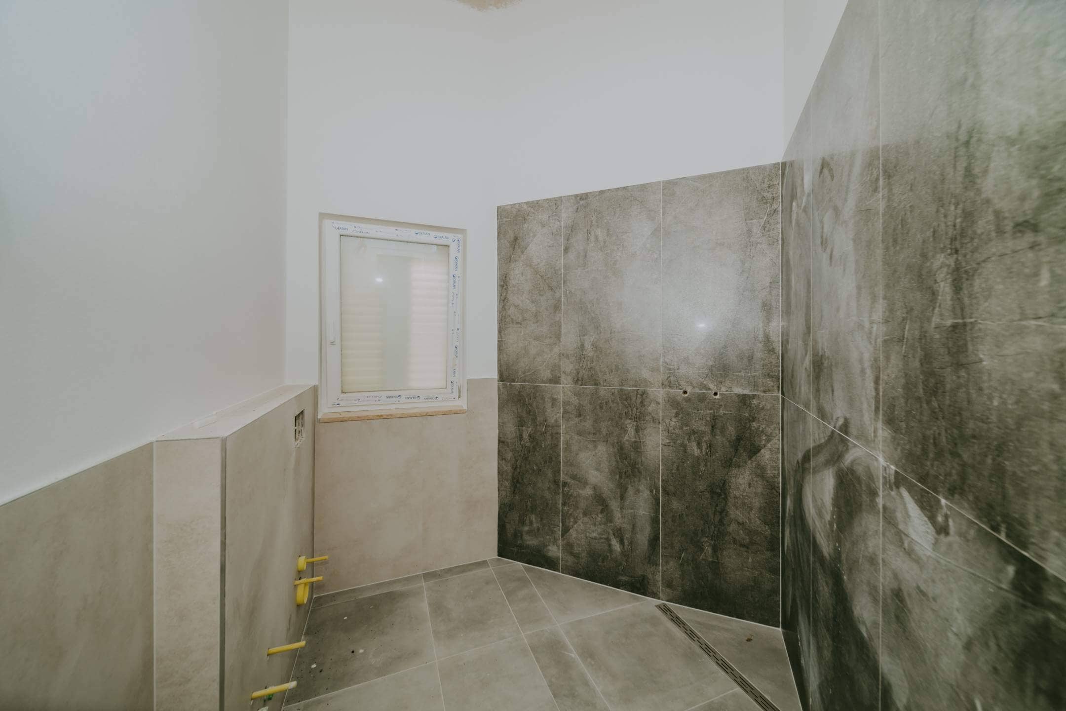 kaštel kuća u novogradnji sa bazenom i pogledom na more