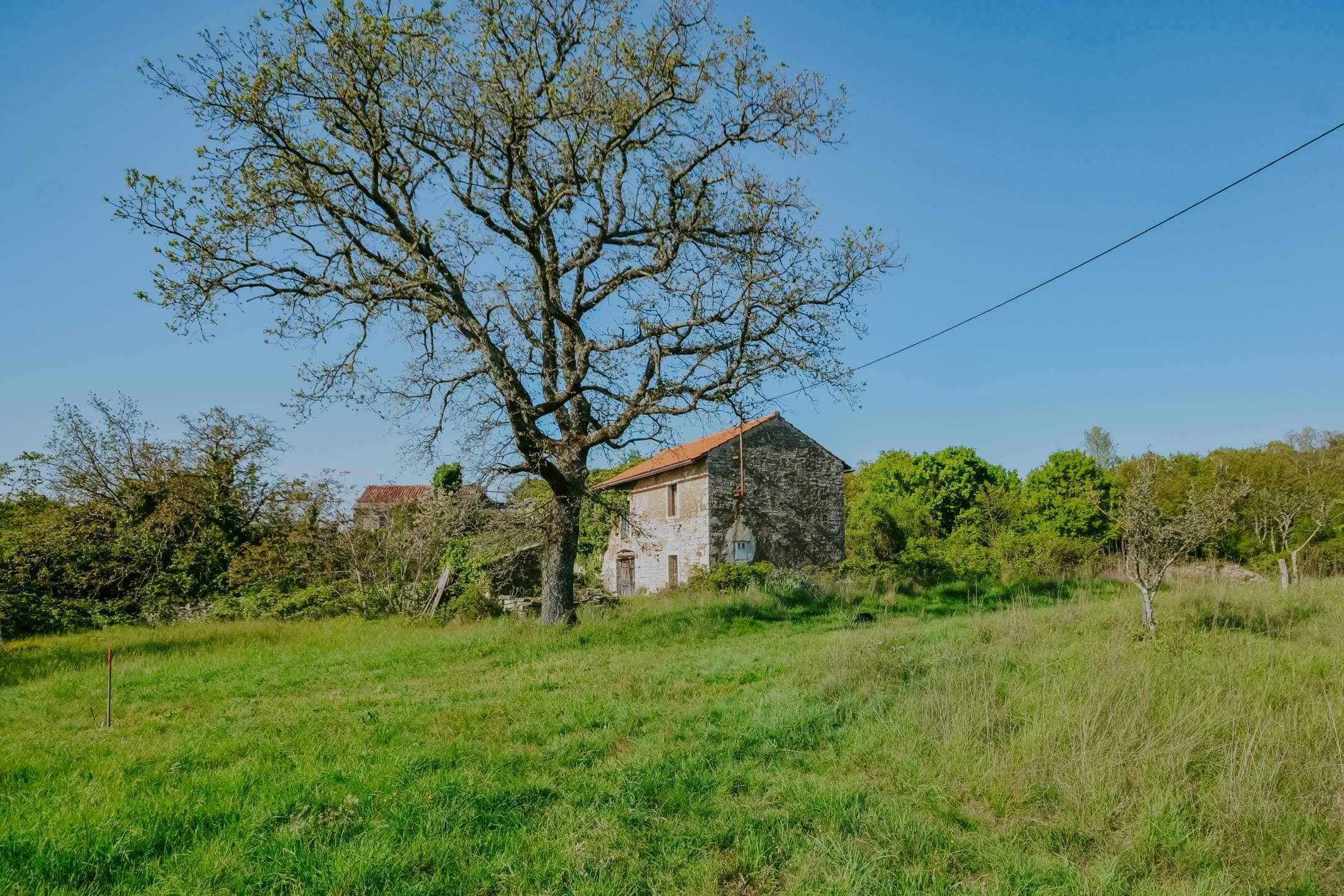 Опрталь продаются два истрийских каменных дома с большим садом Опрталь продаются два истрийских каменных дома с большим садом