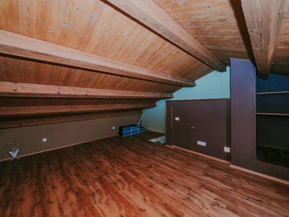 окрестности Буе отремонтированный истрийский дом в тихом месте