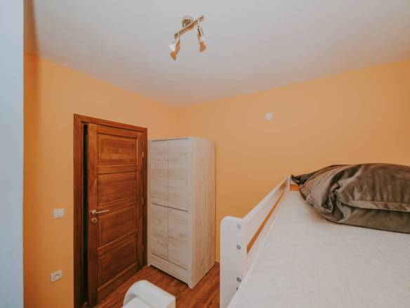 окрестности Буе отремонтированный истрийский дом в тихом месте