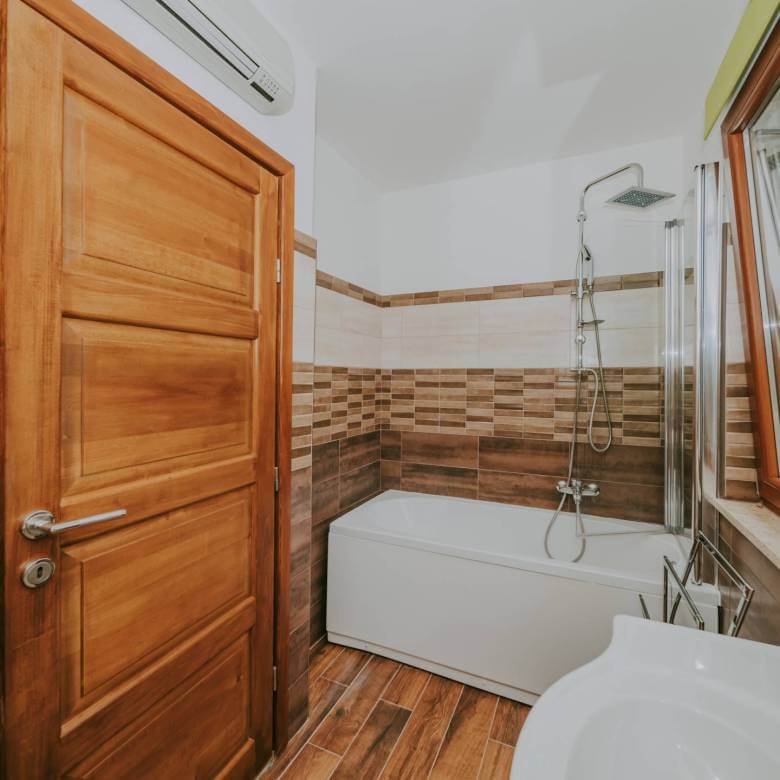 окрестности Буе отремонтированный истрийский дом в тихом месте