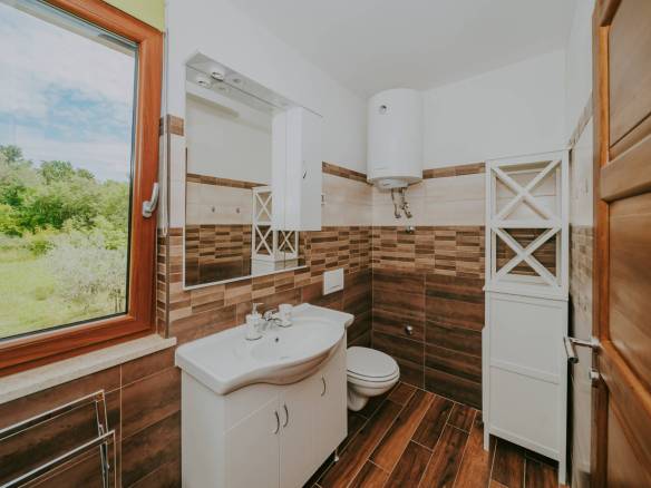 окрестности Буе отремонтированный истрийский дом в тихом месте