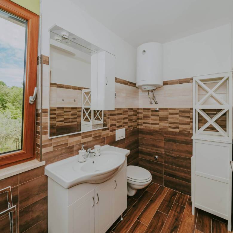 окрестности Буе отремонтированный истрийский дом в тихом месте