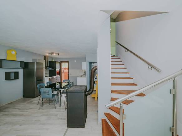 окрестности Буе отремонтированный истрийский дом в тихом месте