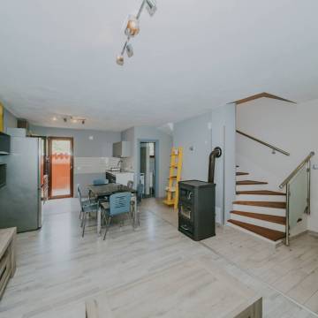 buje okolica prenovljena istrska hiša na mirni lokaciji