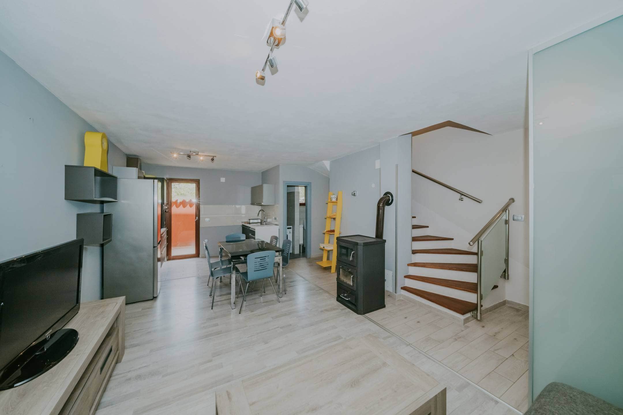 окрестности Буе отремонтированный истрийский дом в тихом месте окрестности Буе отремонтированный истрийский дом в тихом месте