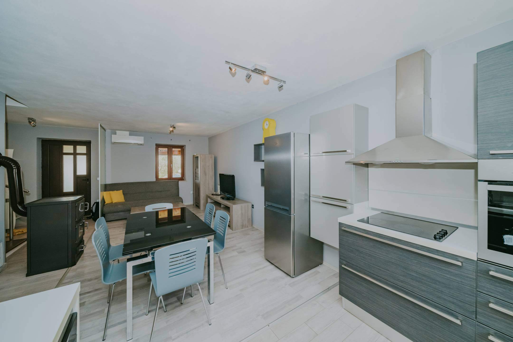 окрестности Буе отремонтированный истрийский дом в тихом месте