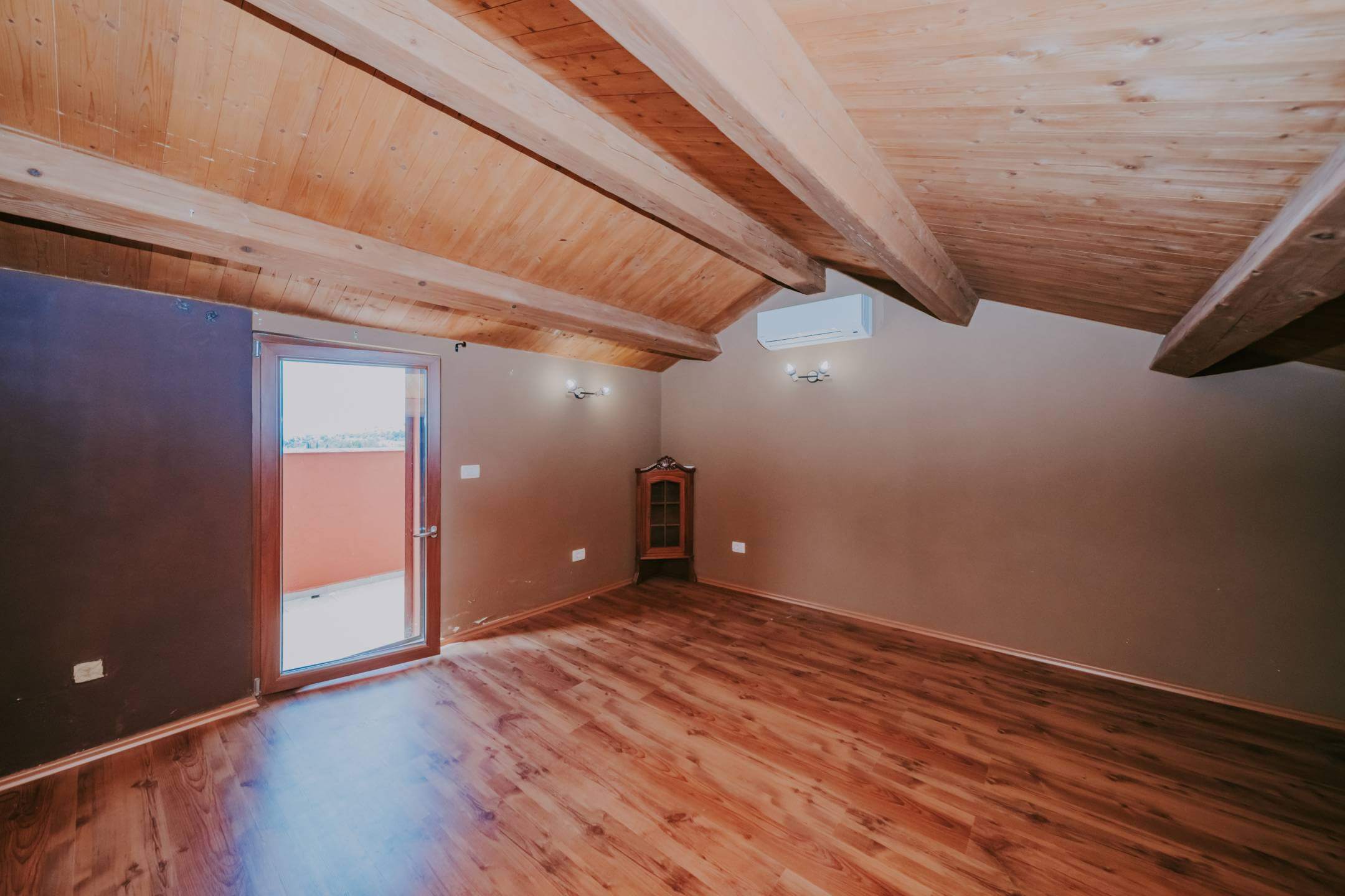 окрестности Буе отремонтированный истрийский дом в тихом месте