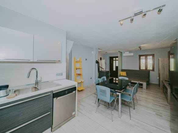 окрестности Буе отремонтированный истрийский дом в тихом месте