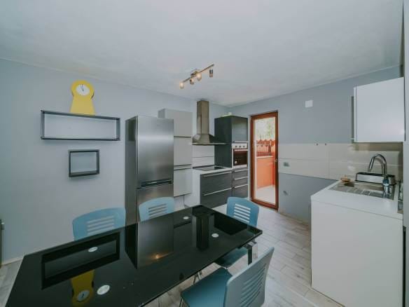 окрестности Буе отремонтированный истрийский дом в тихом месте