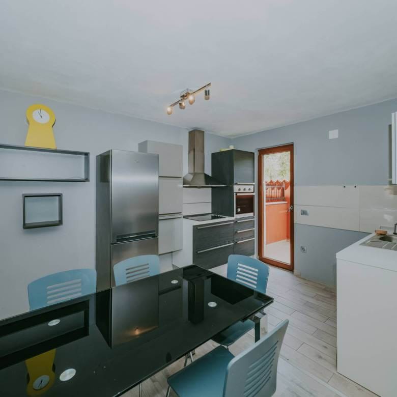 окрестности Буе отремонтированный истрийский дом в тихом месте