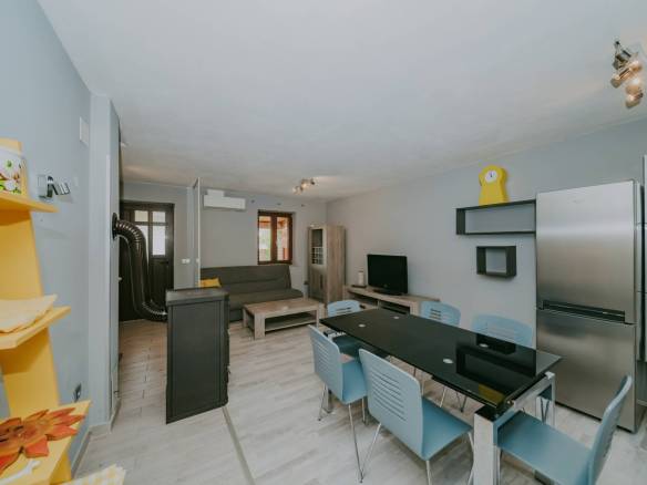 окрестности Буе отремонтированный истрийский дом в тихом месте