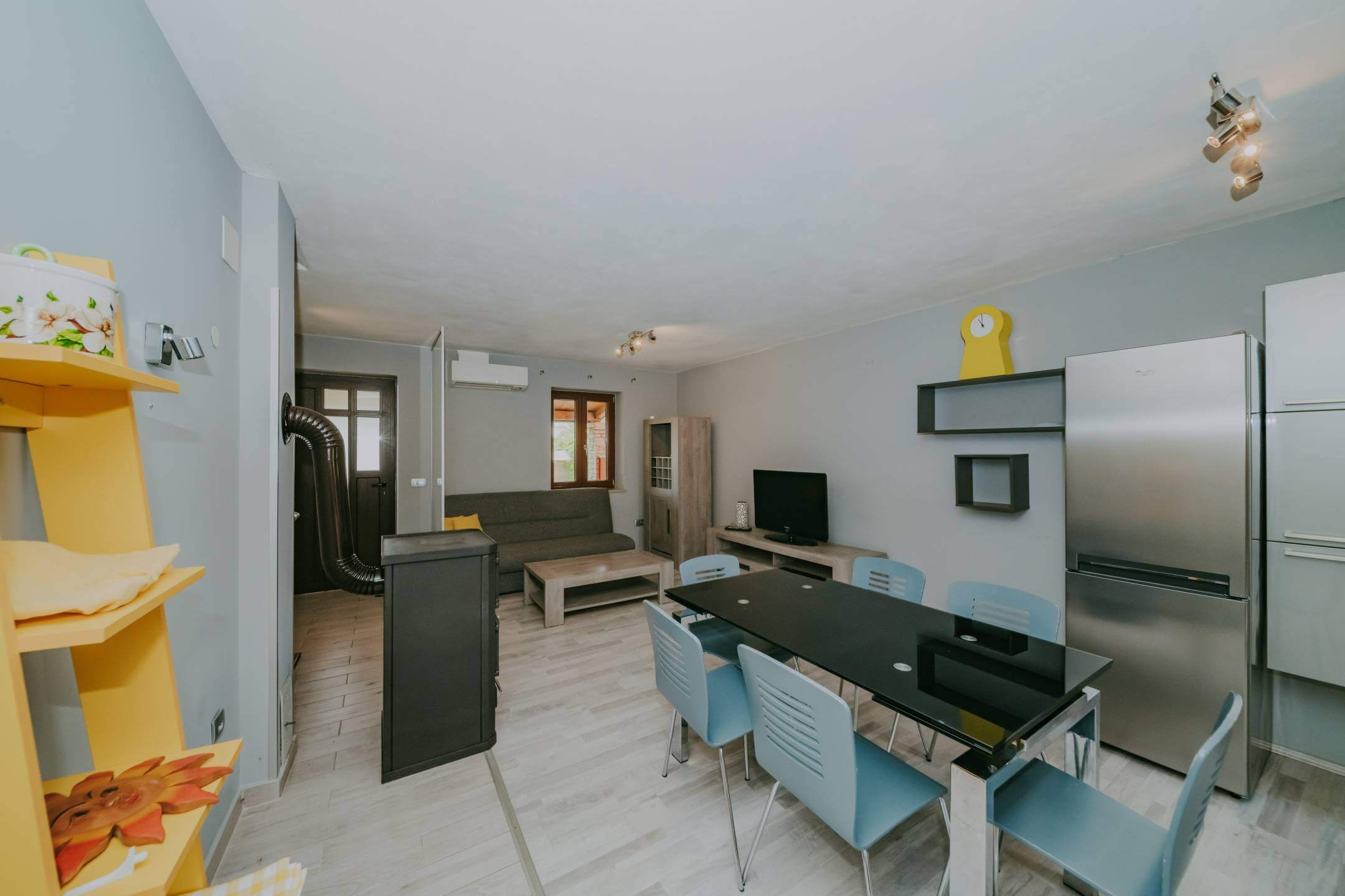 окрестности Буе отремонтированный истрийский дом в тихом месте