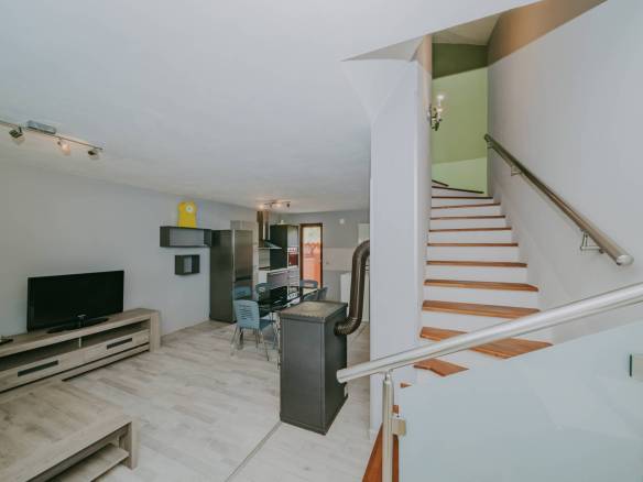 окрестности Буе отремонтированный истрийский дом в тихом месте