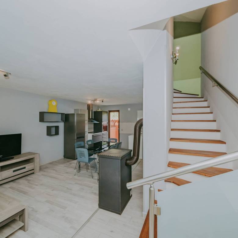 окрестности Буе отремонтированный истрийский дом в тихом месте