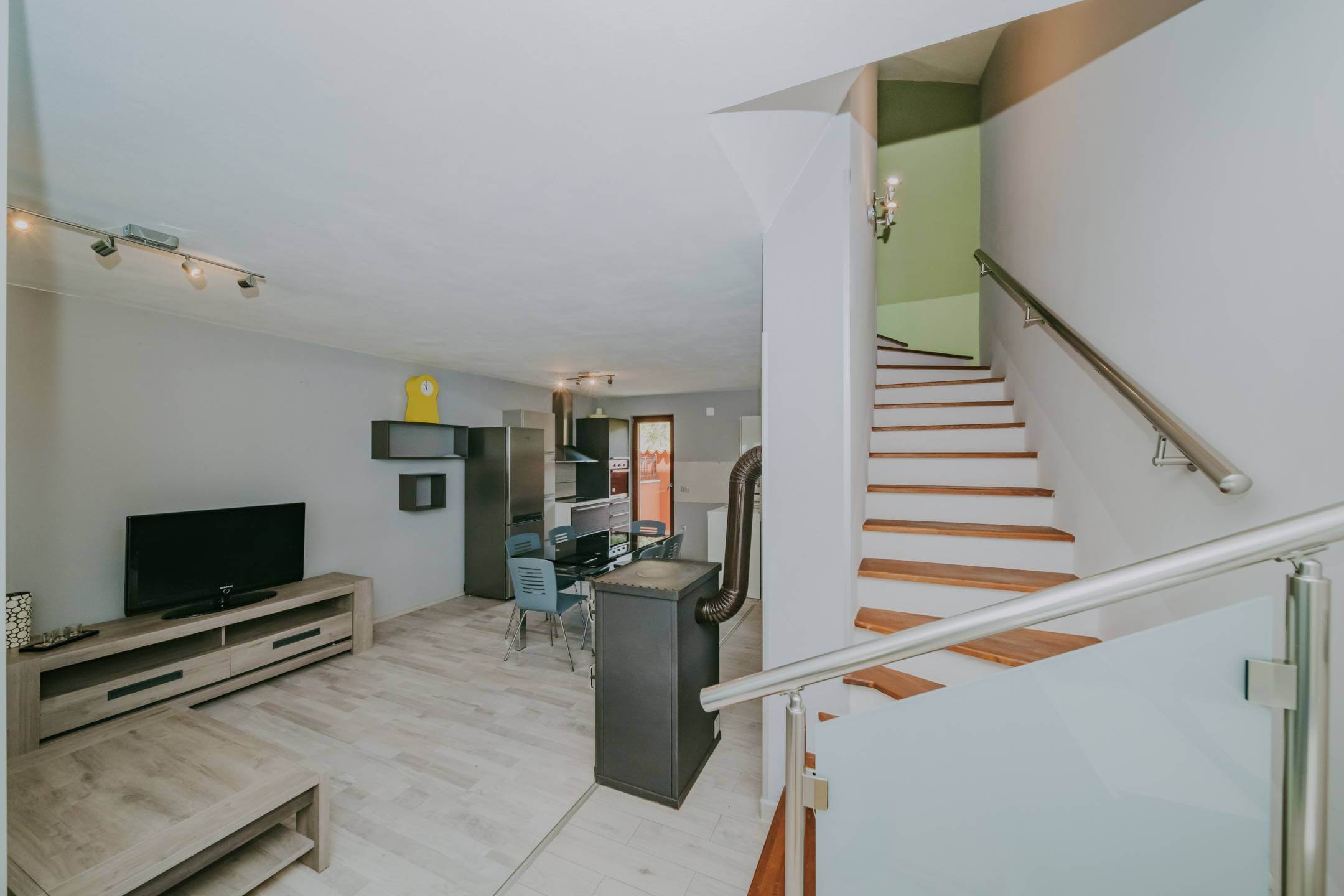 окрестности Буе отремонтированный истрийский дом в тихом месте