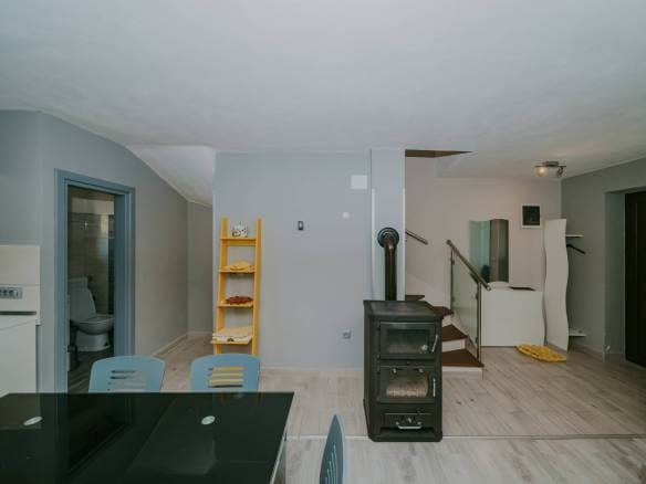 окрестности Буе отремонтированный истрийский дом в тихом месте