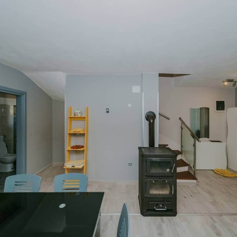 окрестности Буе отремонтированный истрийский дом в тихом месте