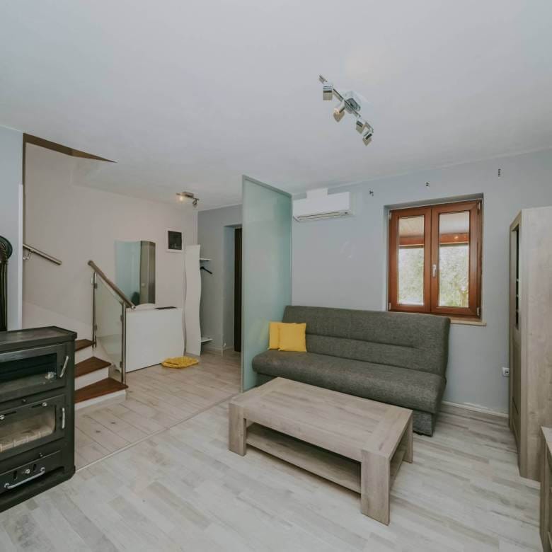 окрестности Буе отремонтированный истрийский дом в тихом месте