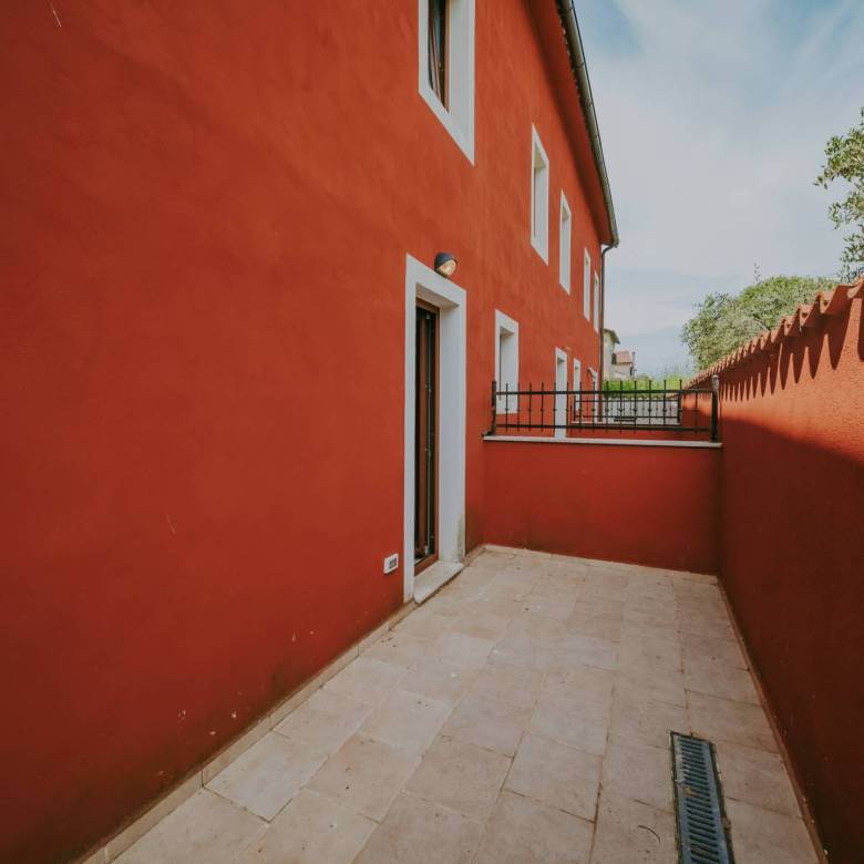 окрестности Буе отремонтированный истрийский дом в тихом месте